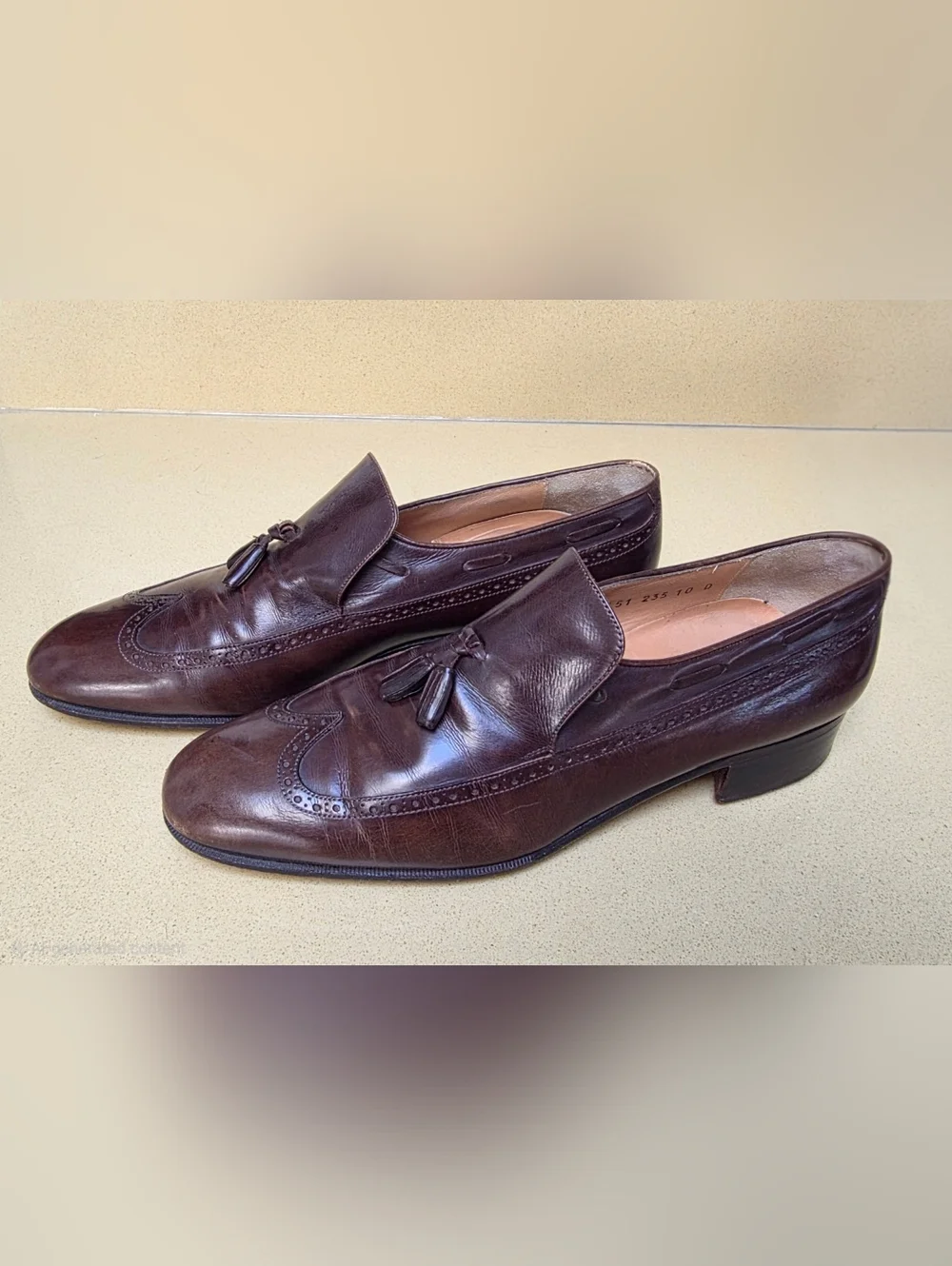 FERRAGAMO Italian Brown Leather Tassel Loafers, size 10, shoe tree included